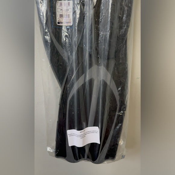 Cresi Snorkeling Set - Mask, Snorkel, and Flippers - Men’s 6.5 - Black/Silver - Picture 4 of 8